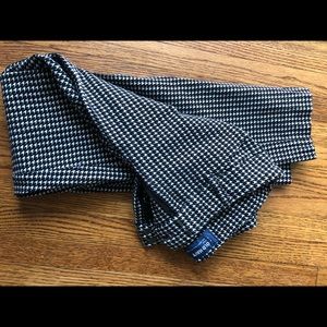 Black and white herringbone Old Navy pixie pants